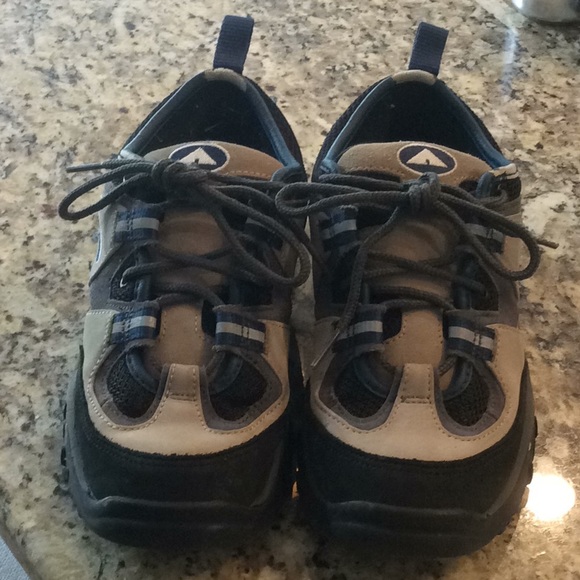 airwalk hiking shoes